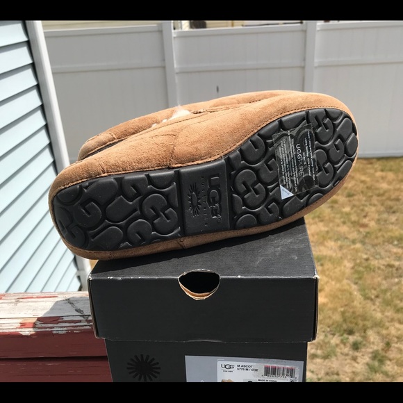 UGG Ascort Slippers - Picture 6 of 7
